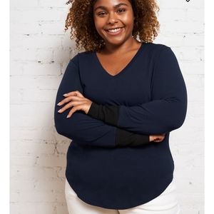 Universal Standard XS Rhine VNeck Blue LS Tee